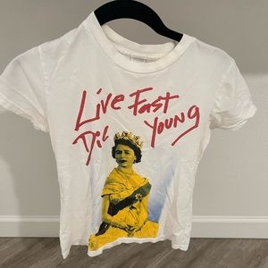Early 2000s White Punk Graphic Baby Tee T-Shirt “Live Fast Die Young” Size M